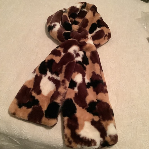 SPRIGS Faux Fur Pull thru Scarf with Zippered Pocket. NWOT - Picture 1 of 6